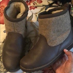 Leather uggs gently used size 6